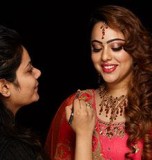 Join the best bridal makeup training course in Mumbai.