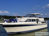 Beautiful classic  1984 381 Chris craft Catalina