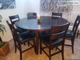 Table with 6 high chairs