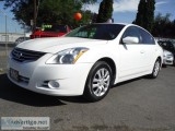NISSAN ALTIMA 2.5 S  BEAUTIFUL PEARL WHITE  RUNS AND DRIVE GREAT