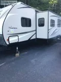 Like New 2017 34 ft. Coachman Freedom Express wslide