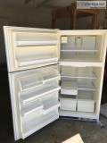 20cf Apt Fridge clean inside works great