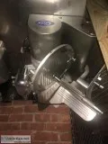 Globe slicer