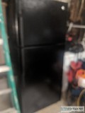 GE top freezer refrigerator w ice make