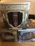 BRAND NEW RARE LORD OF THE RINGS DVD WITH COLLECTIBLE FIGURINES