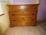 BEAUTIFUL OLDER 3-DRAWER DRESSER