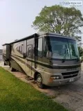 Excellent condition 2003 38 Ft Damon Intruder w3 slides