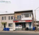 Triplex semi-commercial dans le Vieux-Longueuil