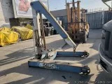 OTC 6000 LB. CAPACITY HEAVY-DUTY CRANE