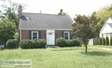 2 Bedroom Cottage in the Belmont Neighborhood - This cottage is 
