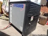 HAWKER POWER SOURCE LIFEGUARD PLUG-IN TYPE BATTERY CHARGER LG120