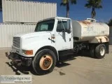 1993 INTERNATIONAL 4700 2000 GALLON BOBTAIL WATER TRUCK 0824