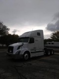 2005 Volvo VNL670 Semi Tractor