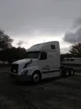 2005 Volvo VNL670 Semi Tractor