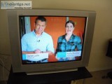 Large Sony Trinitron Television With Remote Control. Great Condi