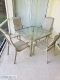 Lania Table and Chairs
