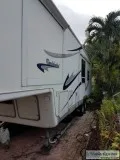 By Owner 2003 32 ft. Holiday Rambler Presidential 30SCD w2 slide