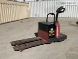 2000 RAYMOND MFRE60L PALLET JACK