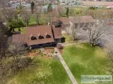 House with income 4 industrial garages 12 min from St-Jean