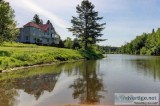 Superb manor along a private lake in Shawinigan