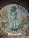 DECORATIVE PLATES ON STANDS