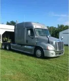 2013 Freightliner Cascadia 125 Semi Tractor