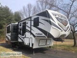 Excellent condition 2014 38 ft. Keystone Fuzion w3 slides