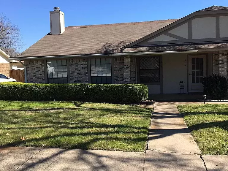 2 beds 1 bath single family home for rent in Euless TX 76039