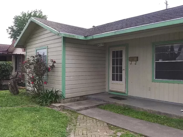 3 beds 2baths single family home for rent in Houston TX 77022