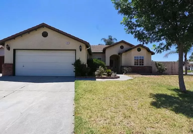 4 beds 2 baths single family home for rent in Lemoore CA 93245
