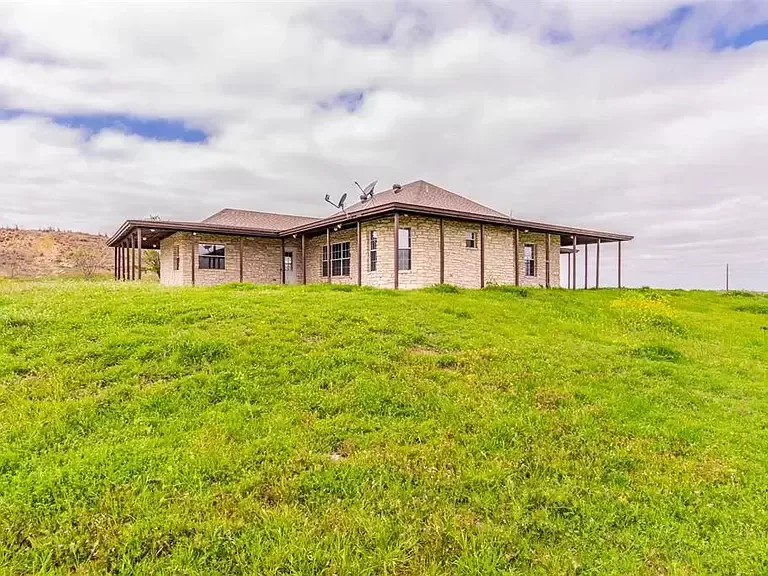 3 beds 2 baths single family home for rent in  Lipan TX 76462