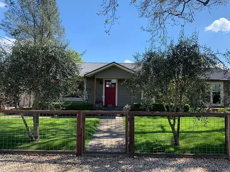 2 beds 1 bath single family home for rent in Helena CA 94574