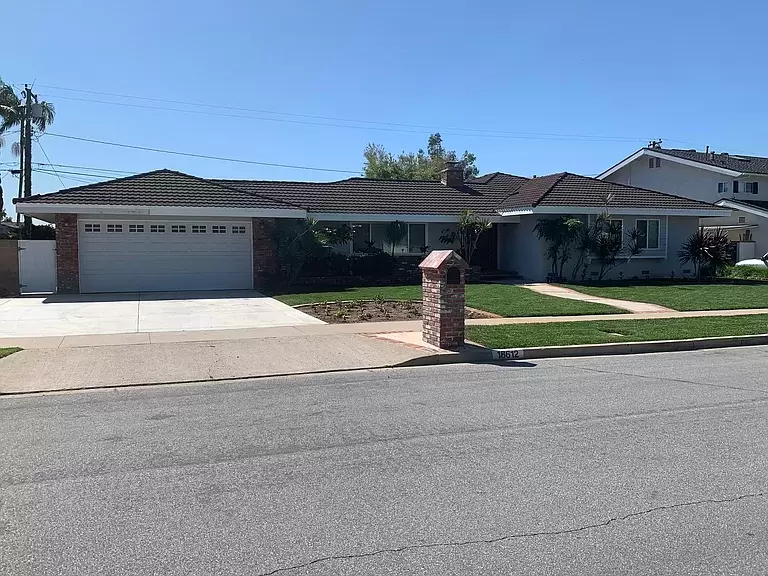 3 beds 2 baths single family home for rent in Santa Ana CA 92705