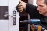 24 hours locksmith service available