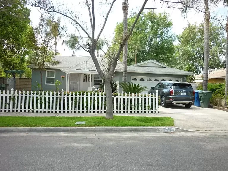 3 beds 2 baths single family home for rent in Riverside CA 92506
