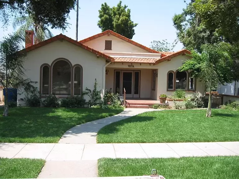 3 beds 1 bath single family home for rent in  Riverside CA 92507