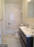 2br - 10285ft2 - This 2 bedroom2 bath unit boasts of original ha