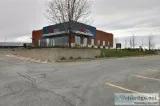 SUBLEASE Building on a busy street corner in Laval