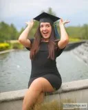 FOTOS DE GRADUACION EN LA  CASA O UNIVERSIDAD