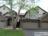 LIGHT AND BRIGHT 2 STORY BEAUTIFUL TOWNHOME IN THE VILLAS OF OAK