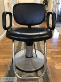 Hair cutting chair