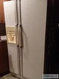 Refrigerator w Ice Maker