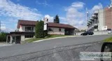 Bar with good clientele and semi-commercial building in St-Georg