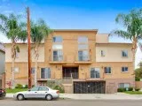 2 Br townhome  loft 2.5 bath 8800 Etiwanda NORTHRIDGE