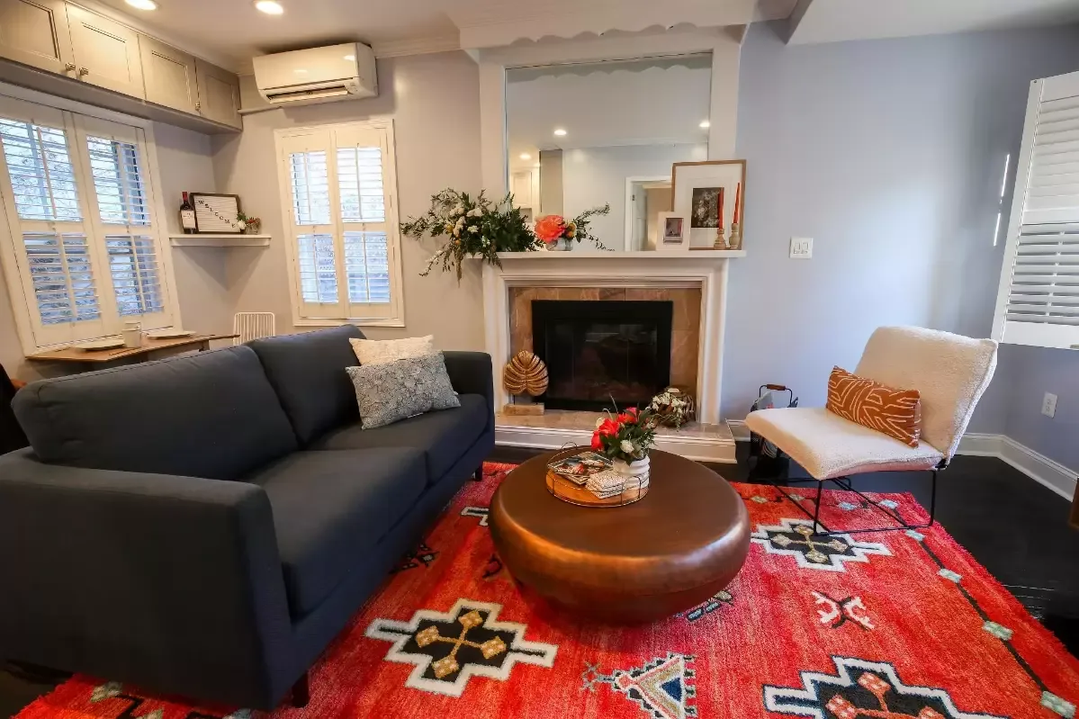 1000mo COMPLETELY RENOVATED 1BD 1BA HOUSE