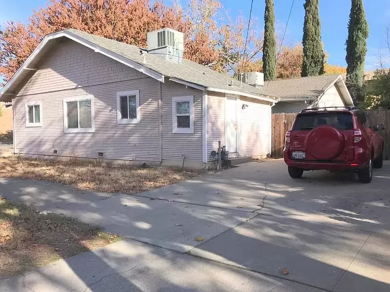 2 beds 1 bath single family home in  Sacramento CA 95818