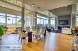 Exclusive penthouse overlooking the St-Lambert golf course and t