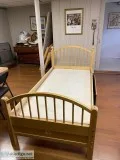 Children&rsquos hardwood beds