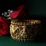 Pious Beauty by Tarasri