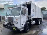 2005 peterbilt 320 leach rear loader garbage truck